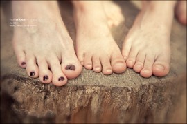 Familienfotos Ungewöhnlich Aussergewöhnlich Arme Hände Füsse Portraits Wald Spielplatz Land Rover Defender Schönbusch Aschaffenburg