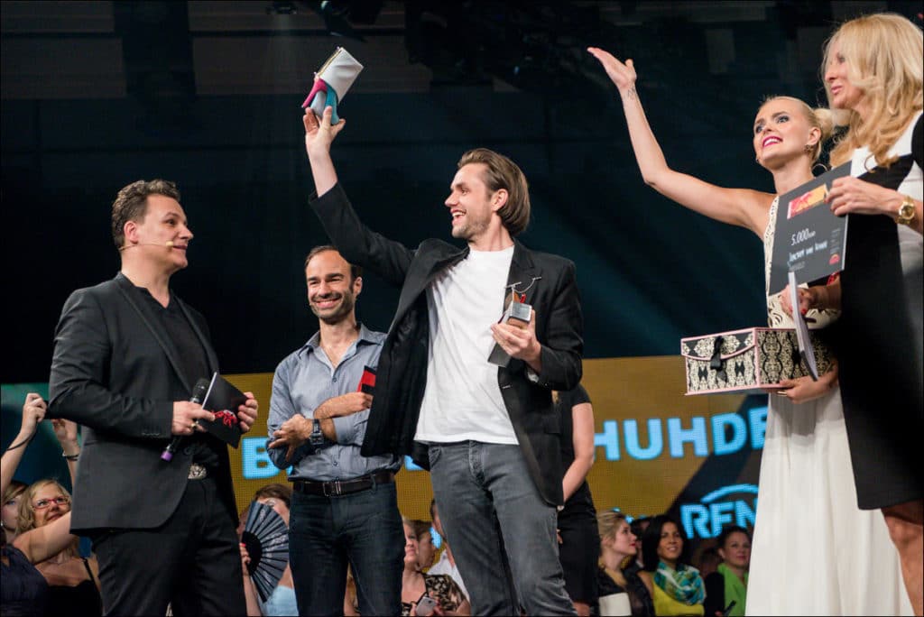 Reno, BUNTE, BUNTE.de, New Faces Award, Fashion, Schuhe, RTL, Frauke Ludowig, Mola Adebisi, Peyman Amin, Kena Amoa,Valentin von Arnim,Daniel Aßmann,Liz Baffoe,Cimen Bahri,Nicole Bauer,Aleksandra Bechtel,Anemone Beeser,Caroline Beeser,Ina Beissner,Thomas Bent,Tina Bordihn,Sarah Büren,Yvonne Burbach,Ann-Kathrin Carstensen,Manuel Cortez,Clara Dolny,Pete Dwojak,Wilma Elles,Dietrich Emter,Ilka Essmüller,Bruno Eyron,Franziska Fischer,Guido Frauenrath,Björn Freitag,Florian Frowein,Tom Gäbel,Julia Geithner,Corinna Giesen,Birte Glang,Anja Gockel,Jorge Gonzalez,Bentje Graumann,Max von der Groeben,Natascha Grün,Annica Hansen,Jan Hartmann,Doris Hartwich,Wolfgang Johannes Hein,Marion Heinrich,Aline Hochscheid,Christian Holst,Sarah Honne,Michael Imhof,Peter Imhof,Derya Issever,Joachim van Kann,Maite Kelly,Jana Julie Kilka,Jennifer Knäble,Anna Mareike Köhler,Wolfram Kons,Max Kysely,Kerstin Landsmann,Miriam Lange,Sarah Latton,Dominik Laux,Hien Le,Birgit Lechtermann,Simon Licht,Oliver Lühr,Ivan Mandzukic,Annalena Skörl Maul,Marina Miller,Annett Möller,Nina Moghaddam,Verena Mundhenke,Marie Nasemann,Klaus Nierhoff,Caroline Noeding,Ingo Nommsen,Heydi Nunez-Gomez,Melissa Ortiz-Gomez,Anne Petermann,Petra Pfaller,Alexander Polzin,Maria Poweleit,Stephanie Pupke,Thomas Rath,Tommy Reeve,Christina Ringer,Astrid Rudolph,Isabelle Sauer,Alexandra Schiess,Marco Schreyl,Eleonore von Schwanenflügel,Andi Slawinski,Lars Steinhöfel,Julia Stoschek,Bonnie Strange,Ivan Strano,Luca Strehle,Selina Strunck,Türkiz Talay,Inna Thomas,Dawid Tomaszewski,Klaus Unrath,Sylvia Walker,Alexander Weih,Jo Weil,Jesko Wilke,Yvonne Woelke,Luca Zamperoni,Antonia Zander,Tom Zauke,Verena Zimmermann