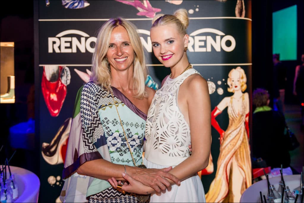 Reno, BUNTE, BUNTE.de, New Faces Award, Fashion, Schuhe, RTL, Frauke Ludowig, Mola Adebisi, Peyman Amin, Kena Amoa,Valentin von Arnim,Daniel Aßmann,Liz Baffoe,Cimen Bahri,Nicole Bauer,Aleksandra Bechtel,Anemone Beeser,Caroline Beeser,Ina Beissner,Thomas Bent,Tina Bordihn,Sarah Büren,Yvonne Burbach,Ann-Kathrin Carstensen,Manuel Cortez,Clara Dolny,Pete Dwojak,Wilma Elles,Dietrich Emter,Ilka Essmüller,Bruno Eyron,Franziska Fischer,Guido Frauenrath,Björn Freitag,Florian Frowein,Tom Gäbel,Julia Geithner,Corinna Giesen,Birte Glang,Anja Gockel,Jorge Gonzalez,Bentje Graumann,Max von der Groeben,Natascha Grün,Annica Hansen,Jan Hartmann,Doris Hartwich,Wolfgang Johannes Hein,Marion Heinrich,Aline Hochscheid,Christian Holst,Sarah Honne,Michael Imhof,Peter Imhof,Derya Issever,Joachim van Kann,Maite Kelly,Jana Julie Kilka,Jennifer Knäble,Anna Mareike Köhler,Wolfram Kons,Max Kysely,Kerstin Landsmann,Miriam Lange,Sarah Latton,Dominik Laux,Hien Le,Birgit Lechtermann,Simon Licht,Oliver Lühr,Ivan Mandzukic,Annalena Skörl Maul,Marina Miller,Annett Möller,Nina Moghaddam,Verena Mundhenke,Marie Nasemann,Klaus Nierhoff,Caroline Noeding,Ingo Nommsen,Heydi Nunez-Gomez,Melissa Ortiz-Gomez,Anne Petermann,Petra Pfaller,Alexander Polzin,Maria Poweleit,Stephanie Pupke,Thomas Rath,Tommy Reeve,Christina Ringer,Astrid Rudolph,Isabelle Sauer,Alexandra Schiess,Marco Schreyl,Eleonore von Schwanenflügel,Andi Slawinski,Lars Steinhöfel,Julia Stoschek,Bonnie Strange,Ivan Strano,Luca Strehle,Selina Strunck,Türkiz Talay,Inna Thomas,Dawid Tomaszewski,Klaus Unrath,Sylvia Walker,Alexander Weih,Jo Weil,Jesko Wilke,Yvonne Woelke,Luca Zamperoni,Antonia Zander,Tom Zauke,Verena Zimmermann