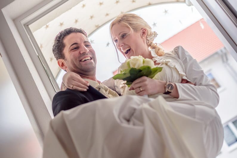 Fotografie, Hochzeit, Hochzeiten, Hochzeitsbilder, Hochzeitsfotograf, Hochzeitsfotos, Hochzeitsmakeup, Hochzeitsreportage, profesionelle Hochzeitsbilder, professioneller Hochzeitsfotograf, Romantisch, Sonnenstrahlen, Verträumt, Wedding, Valentinstag, Groß-Gerau, Mörfelden, Walldorf, Frankfurt, Jagdschloss Mönchbruch (3)