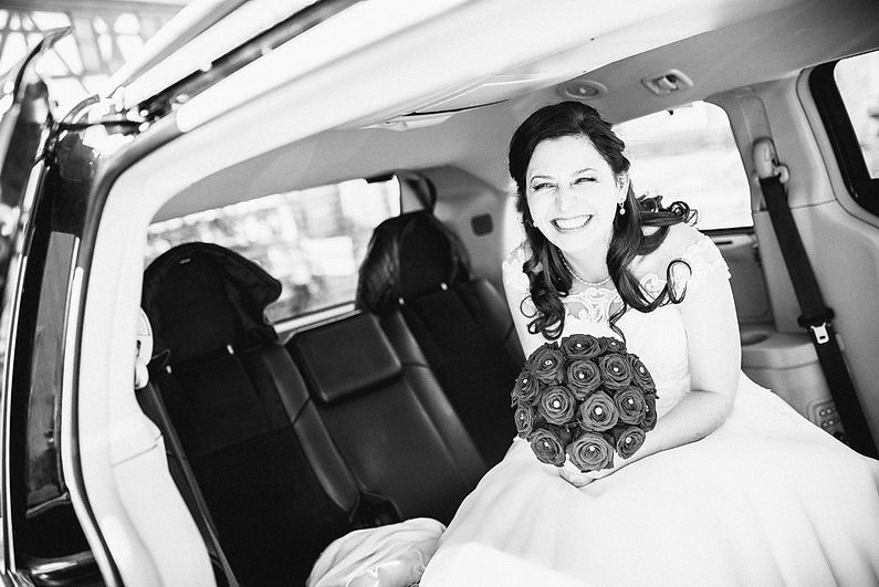  Band, Braut, Bräutigam, Brautstrauß, Brautstraussliebe, Butterflies, Champagner, Feld, Fotografie, Frankfurt, Hochzeit, Hochzeiten, Hochzeitsbilder, Hochzeitsfotograf, Hochzeitsfotos, Hochzeitsmakeup, Hochzeitsreportage, Mönchberg, Obstkeller, Papierschmetterlinge, profesionelle Hochzeitsbilder, professioneller Hochzeitsfotograf, Reportage, Romantisch, rote Rosen, Rusitkal, Schmetterlinge, Sonnenstrahlen, Standesamt, süss, Verträumt, Wedding, Wiesen (4)