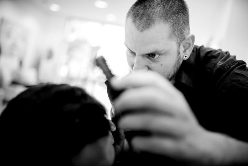 Altersunterschied, Bauchtanz, Behinderung, Braut, Bräutigam, Brautstrauß, Brautstraussliebe, Europameisterschaft, Fotografie, Frank Zick, Fussball EM, Getting Ready, Hanau, Hochzeit, Hochzeiten, Hochzeitsbilder, Hochzeitsfotograf, Hochzeitsfotos, Hochzeitsmakeup, Hochzeitsreportage, Hotel Waitz, Lämmerspiel, Liebe kennt keine Grenzen, Mühlheim, Orientalischer Tanz, Party, profesionelle Hochzeitsbilder, professioneller Hochzeitsfotograf, Reportage, Rhein-Main-Gebiet, Rollstuhl, Romantisch, Schloss Philippsruh, Sommerhochzeit, Tischzauberer, Viertelfinale, Wedding, Zauberer (4)