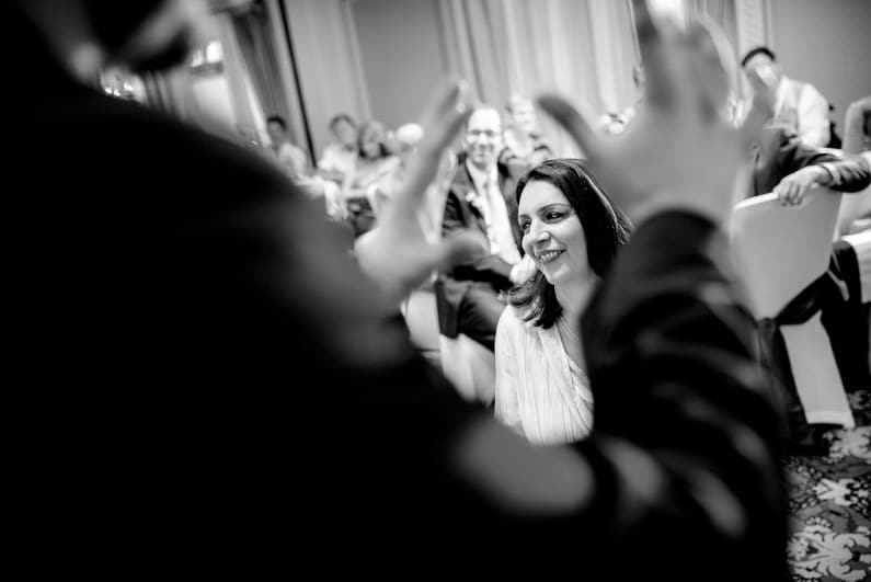 Altersunterschied, Bauchtanz, Behinderung, Braut, Bräutigam, Brautstrauß, Brautstraussliebe, Europameisterschaft, Fotografie, Frank Zick, Fussball EM, Getting Ready, Hanau, Hochzeit, Hochzeiten, Hochzeitsbilder, Hochzeitsfotograf, Hochzeitsfotos, Hochzeitsmakeup, Hochzeitsreportage, Hotel Waitz, Lämmerspiel, Liebe kennt keine Grenzen, Mühlheim, Orientalischer Tanz, Party, profesionelle Hochzeitsbilder, professioneller Hochzeitsfotograf, Reportage, Rhein-Main-Gebiet, Rollstuhl, Romantisch, Schloss Philippsruh, Sommerhochzeit, Tischzauberer, Viertelfinale, Wedding, Zauberer (39)