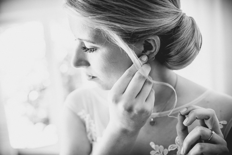  Aschaffenburg, Braut, Bräutigam, Brautstrauß, Brautstraussliebe, Fotografie, Frankfurt, Freudentränen, Getting Ready, Hochzeit, Hochzeiten, Hochzeitsbilder, Hochzeitsfotograf, Hochzeitsfotos, Hochzeitsmakeup, Hochzeitsreportage, Kapellchen, Kapelle, Kirche, kirchliche Trauung, profesionelle Hochzeitsbilder, professioneller Hochzeitsfotograf, Reportage, Rhein-Main-Gebiet, Romantisch, Rottenberg, Schloß, Schloß Johannesburg, Schloßpark, Sektempfang, Sommerhochzeit, Sonnenstrahlen, süss, Traugottesdienst, Verträumt, Vintage, Wedding (7)