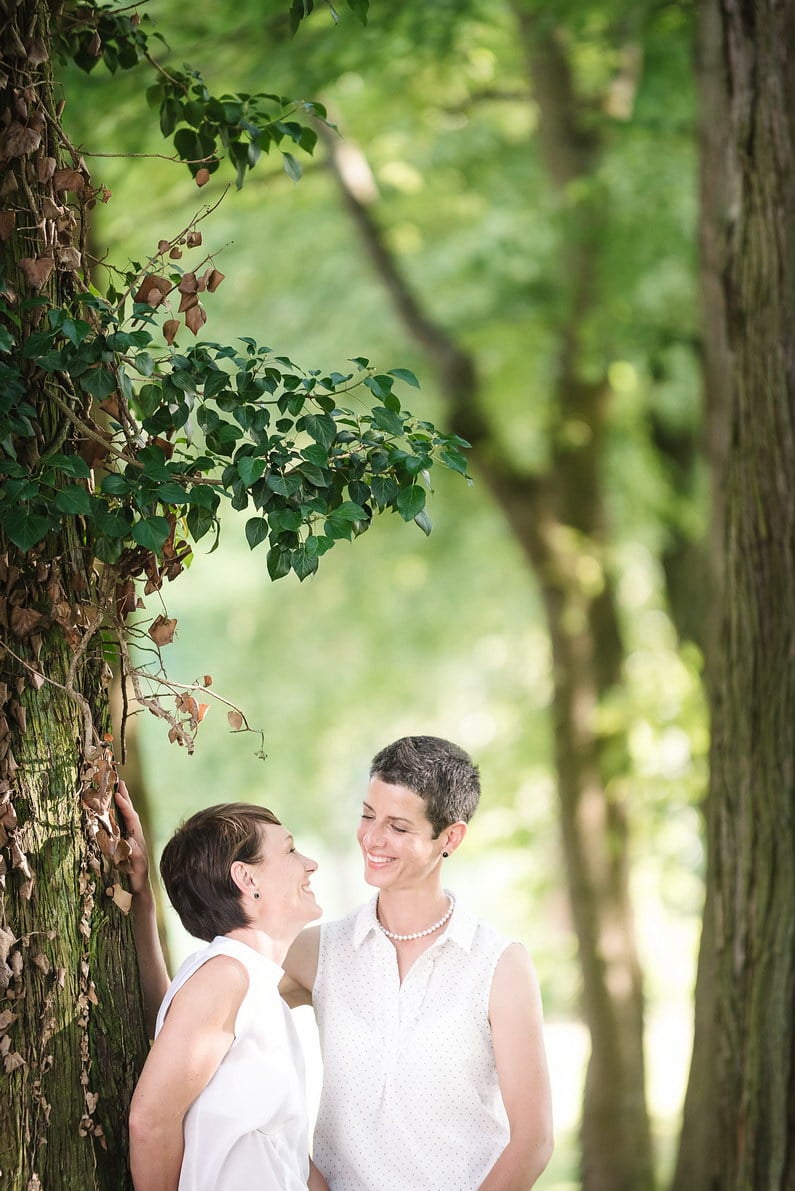  Aschaffenburg, Brautstrauß, Fotografie, Frankfurt, gleichgeschlechtlich, Hochzeit, Hochzeiten, Hochzeitsbilder, Hochzeitsfotograf, Hochzeitsfotos, Hochzeitsmakeup, Hochzeitsreportage, lesbisch, lesbische Hochzeit, Nilkheimer Park, Polnische Hochzeit, professionelle Hochzeitsbilder, professioneller Hochzeitsfotograf, Restaurant Schönbusch, Romantisch, Rundumsorglos, Schönbusch, Sommer, Sonne, Sonnenschein, Sonnenstrahlen, Spiegelsaal, Teufelsbrücke, Verträumt, Vintage, Vodka, Wedding (45)