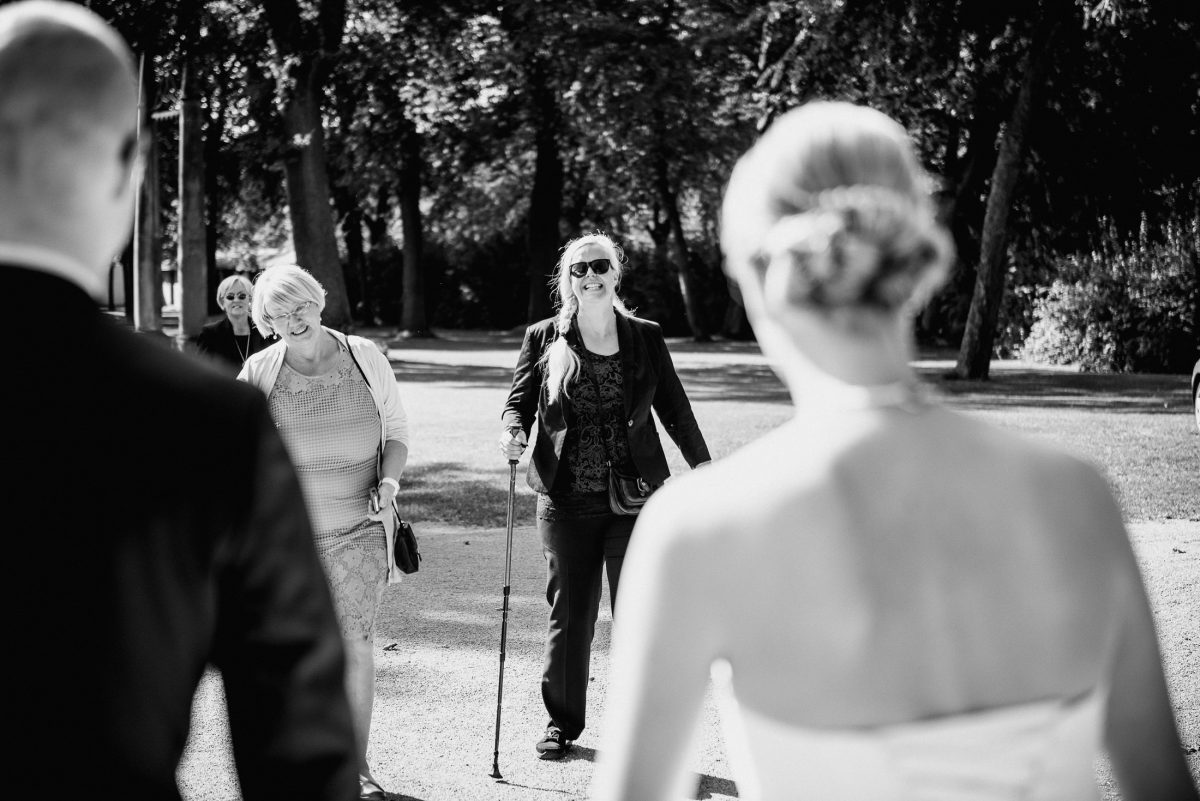 Gäste Blindenstock Frauen Braut Bräutigam Hochzeit Freude Empfang 