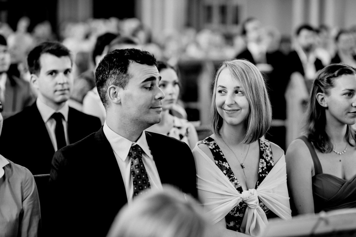 Gäste Harmonie Kirche Lachen Hochzeit Kleid Sommer Trauung 