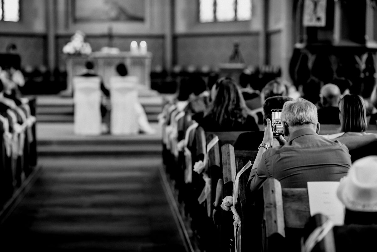 Kirche Hochzeit Handy Foto Altar Eheschließung Gäste Erinnerungen 