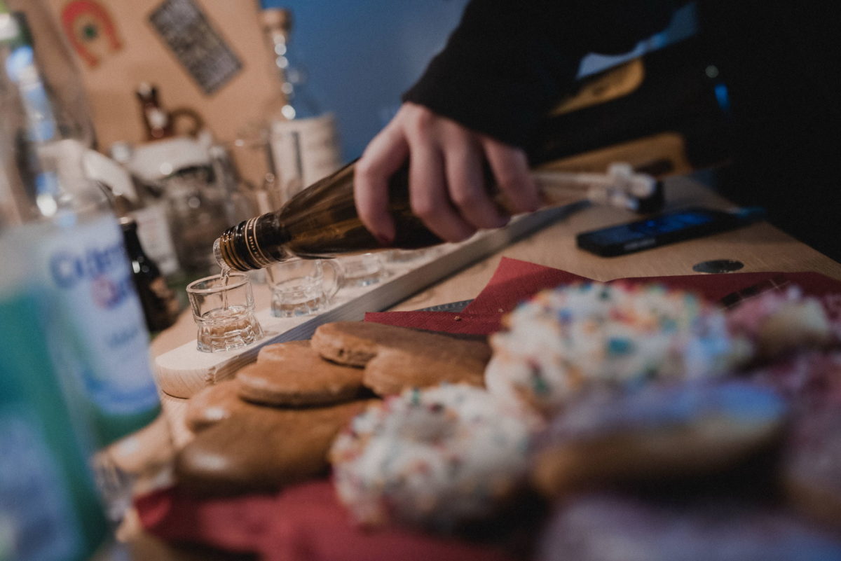 Herzkekse,Donuts,Schnapsgläser,Schnapsflasche