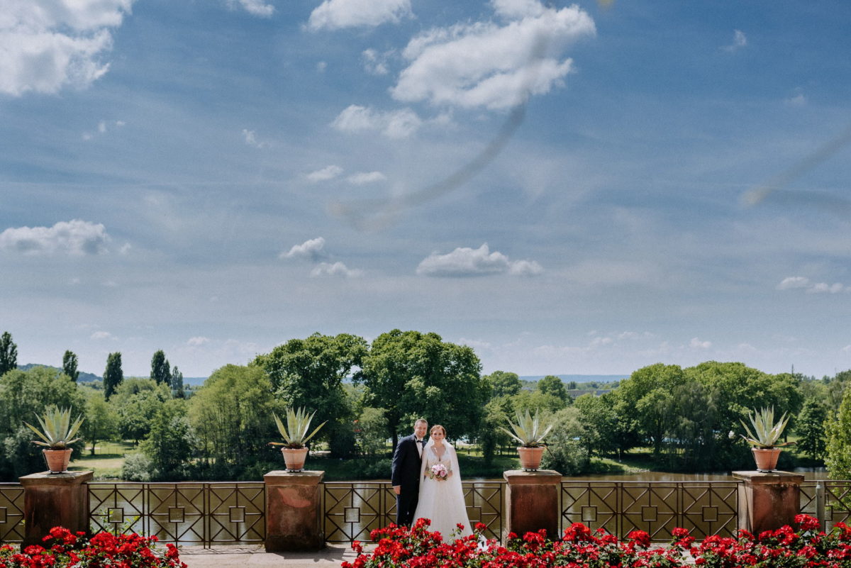Terrasse,Main,Fluss,Brautpaar,wolken,blaue Himmel,Bäume
