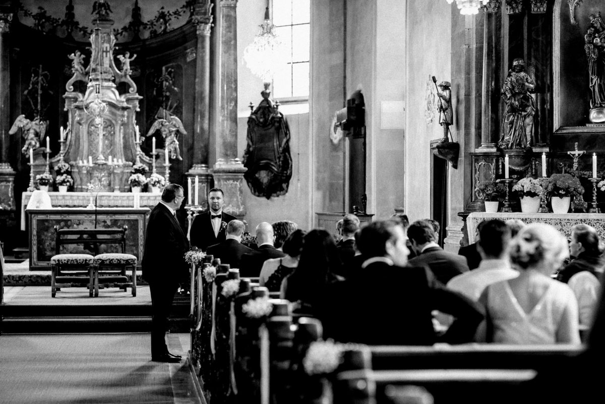 Hochzeitsgäste,kirchliche Hochzeit,Altar,