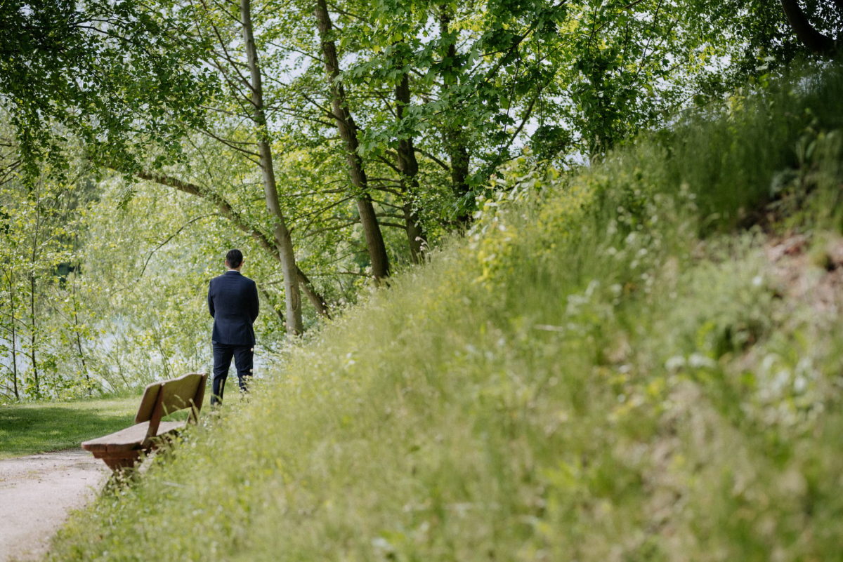 Bräutigam,Bäume,Holzbank,Seeufer,