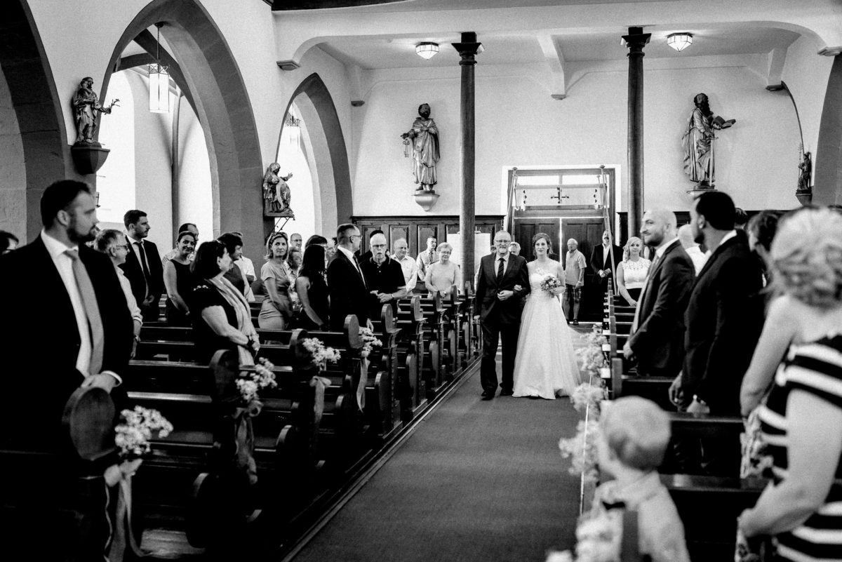 Kirchendekoration,Hochzeit,Brauteinmarsch,Gang zum Altar