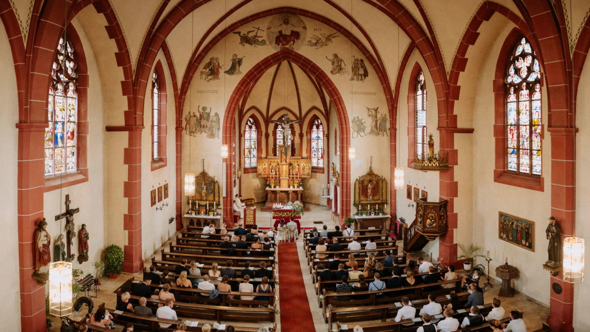 farbenfroh, Kirche, Altar, Kirchenschiff, Hochzeit, Zeremonie, Pfarrkirche Sankt Sebastian, St. Sebastian, Wenigumstadt