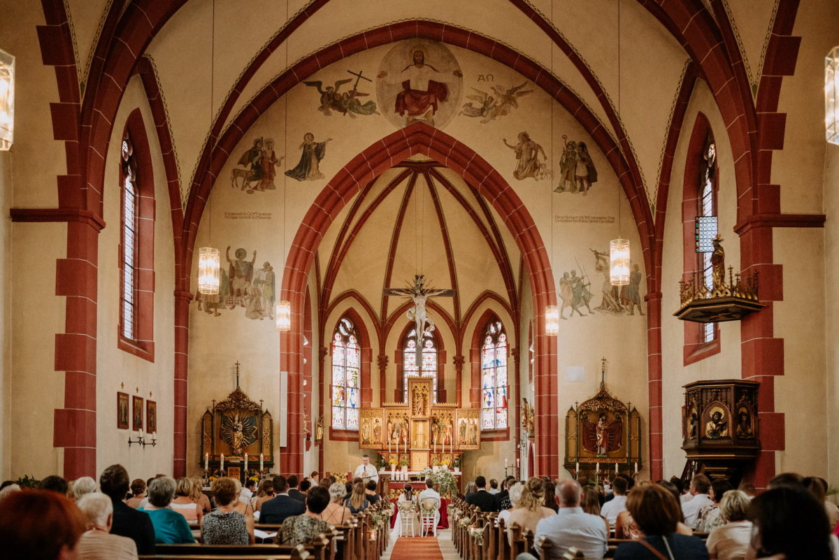 Kirchenschiff, Trauung, Zeremonie, Kreuz, bunt, Pfarrkirche Sankt Sebastian, Kirche, St. Sebastian, Wenigumstadt