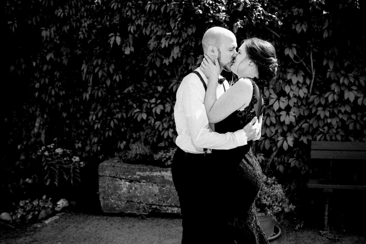 Hochzeit, Brautpaar, Kuss, küssen, Liebe