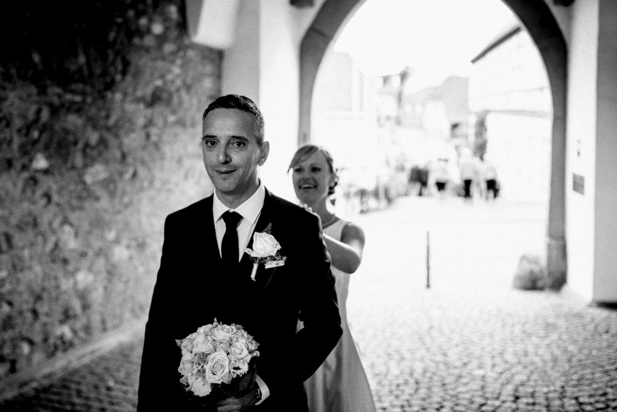 Hochzeit, heiraten, Brautpaar, Freude, Lachen, Brautstrauß