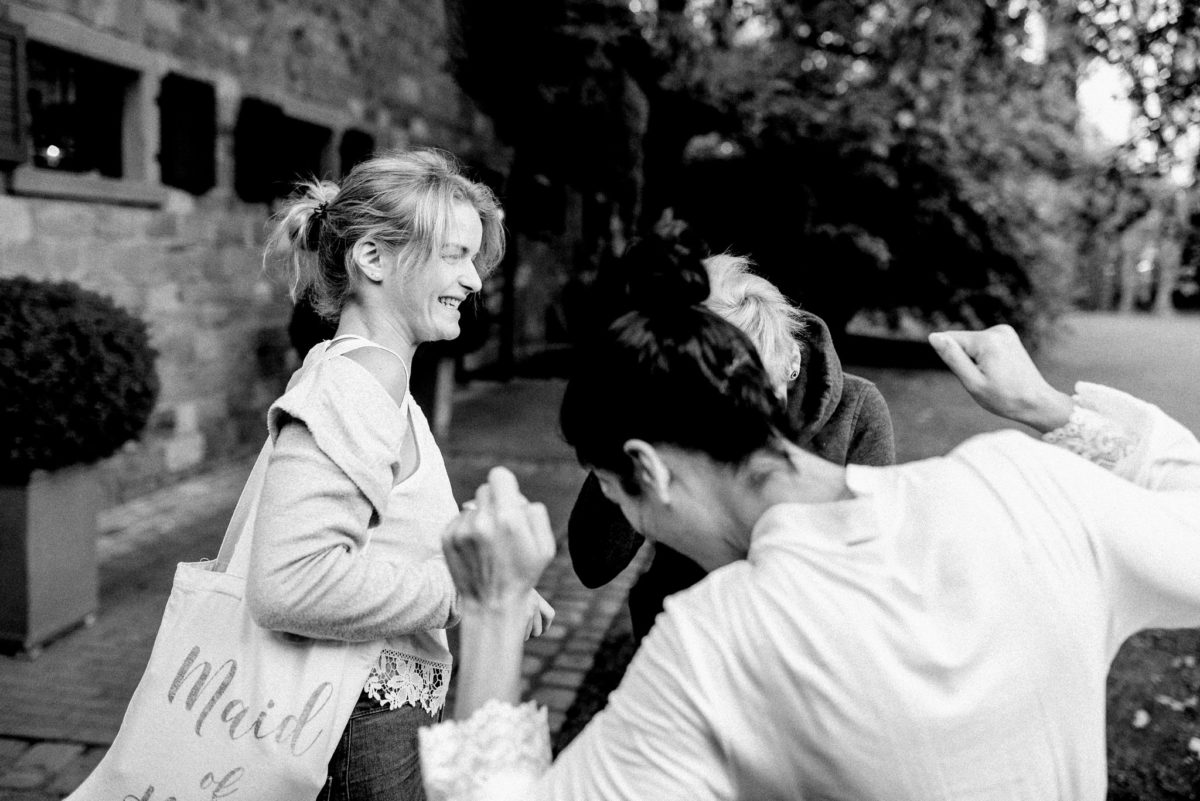 Trauzeugen, Bridemaid, Getting Ready, Hofgut von Hünersdorff, Wörth Main, Feiern, Freude, Hochzeitsfotograf Aschaffenburg